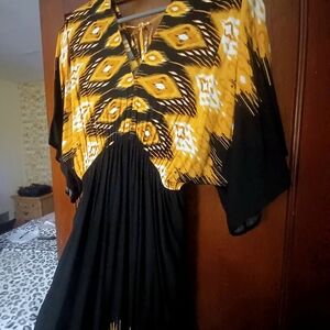 BLACK & GOLD BAROQUE BOHEMIAN STYLE V-NECK MAXI DRESS-(NEW)